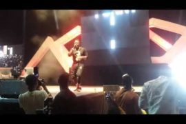 VIDEO: Wizkid Storm Stage To Surprise Duncan Mighty While He Was Performing