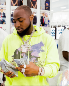 Davido Spends Over 100Million Cash On Necklaces For 30B Gangs In US (Video)