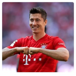 Lewandowski in Bayern Munich jersey smiling
