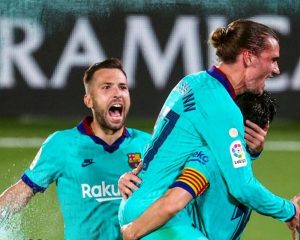 Barca's players celebrating their winning in Villarreal vs Barcelona