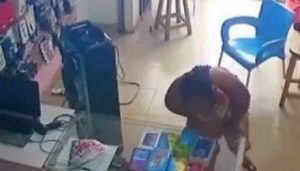 Moment A Lady Caught On Camera Stealing Phone From A Shop In Port-Harcourt (Video)