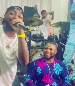 Moment Davido Gifts Yinka Ayefele A Stash Of Money (Video)