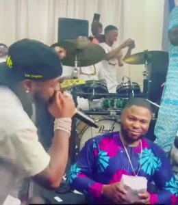 Davido gift money to yinka ayefele