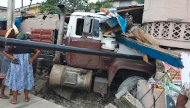 Oyo Govt. Rescues Victims, After Trailers Ram into Akinyele Resettlement Area