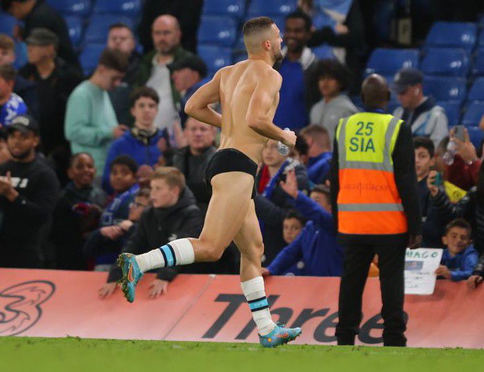 Why Mateo Kovacic 'streaked' across Stamford Bridge pitch after Chelsea draw vs Man Utd