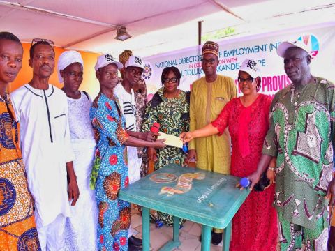 Fed. Lawmaker, Akande-Sadipe Empowers Constituents with Grants, Business Start-Up Funds