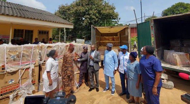 Primary Healthcare: Oyo Government Presents Generators to 351 PHCs