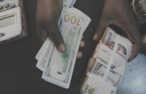 Naira vs Dolla: CBN to ban street trading, mulls fresh guidelines for BDCs