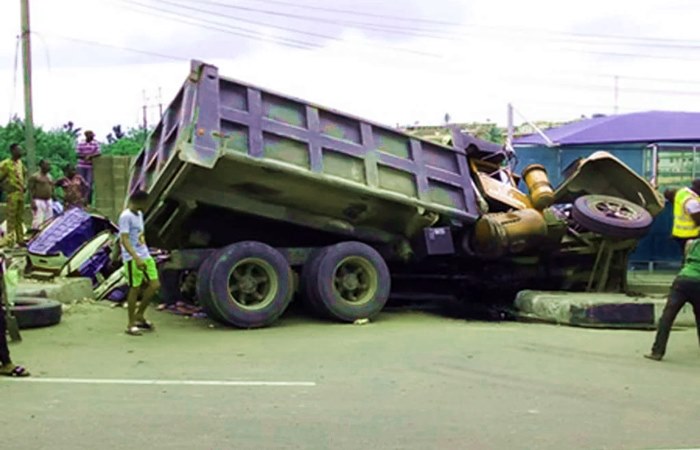 Truck Falls on Car, Claims Three Lives in Ondo State