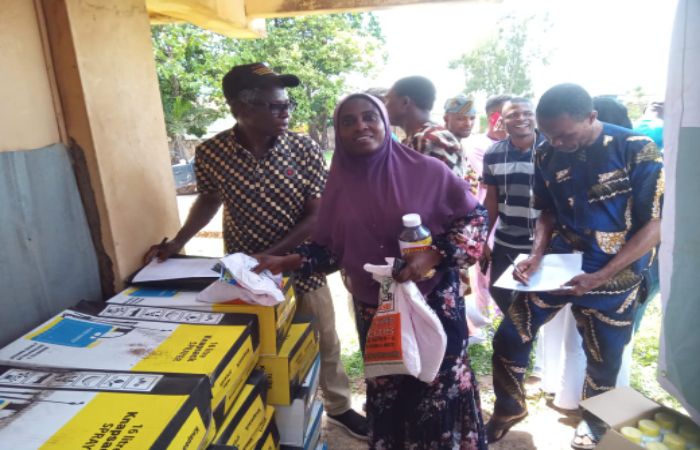 Oyo Distributes Farm Inputs To Farmers In Saki West, Oorelope, 4 Other LGAs