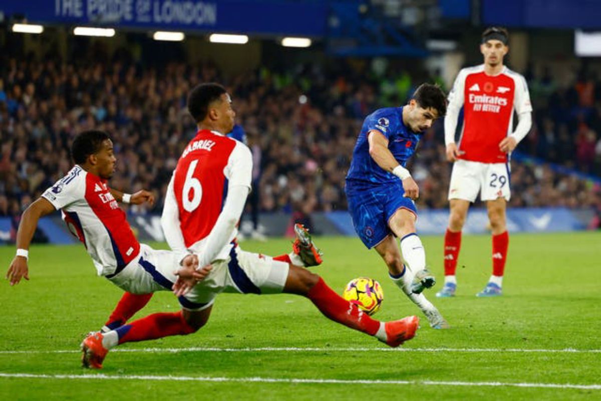 Pedro Neto fires a shot with his left foot to the net to level the scores for Chelsea against Arsenal (Images: Reuters)